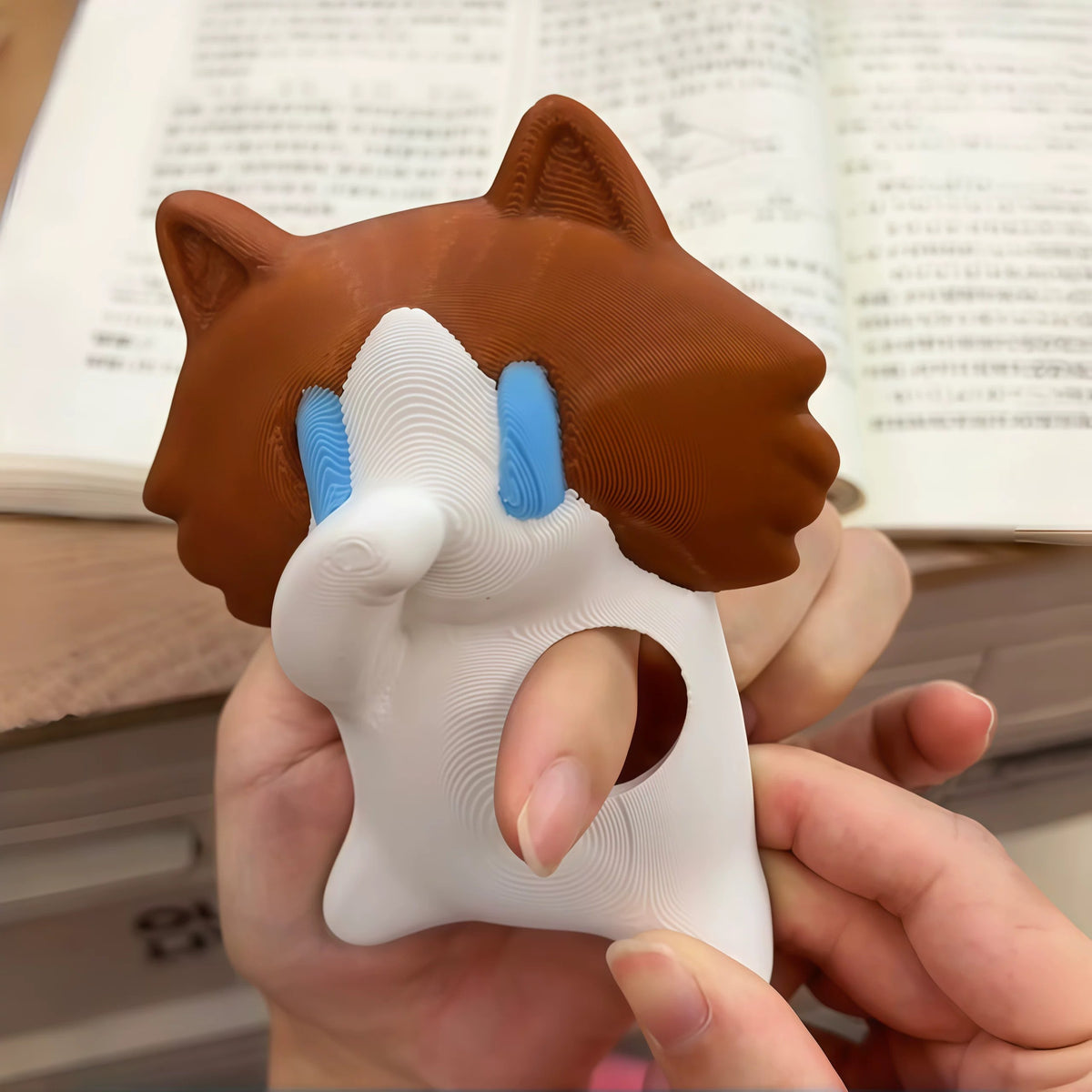 Hand-Waving Cat Figure – Pull-String & Manual Versions
